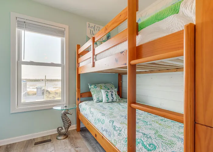 Walk To Beach: Family-Friendly Surf City Condo!
